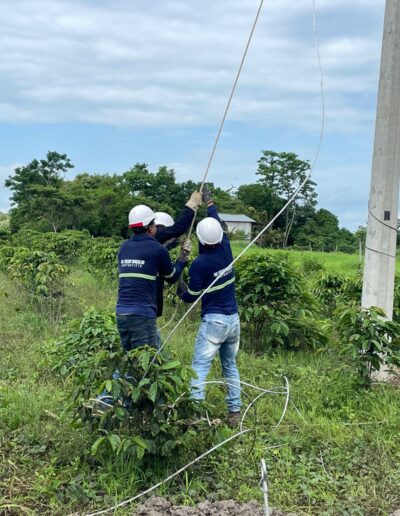 Construcción de acometida en media tensión 13.8kV y baja tensión con alumbrado público