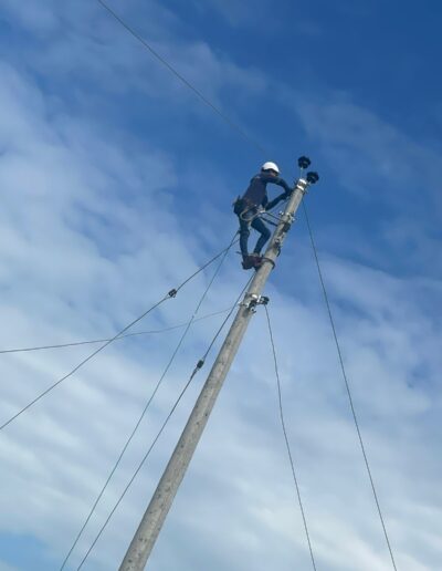 Construcción de acometida en media tensión 13.8kV y baja tensión con alumbrado público